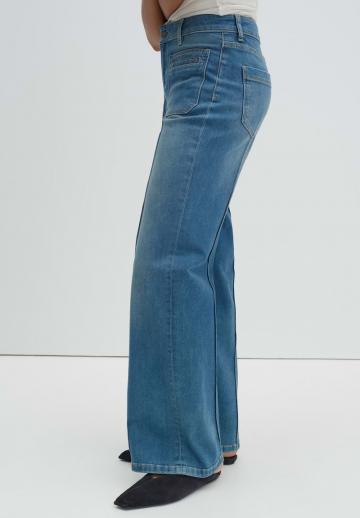 Клешеные джинсы