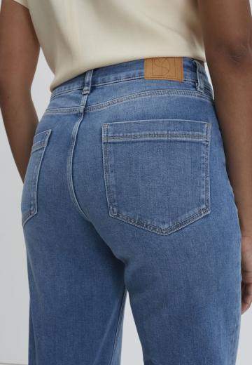 Клешеные джинсы