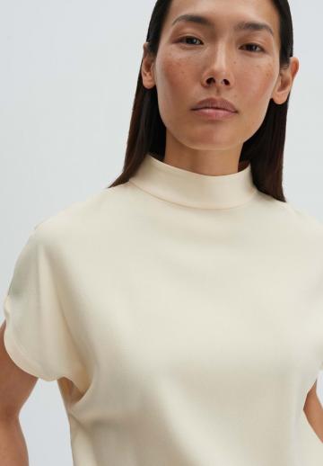 Атласная блузка