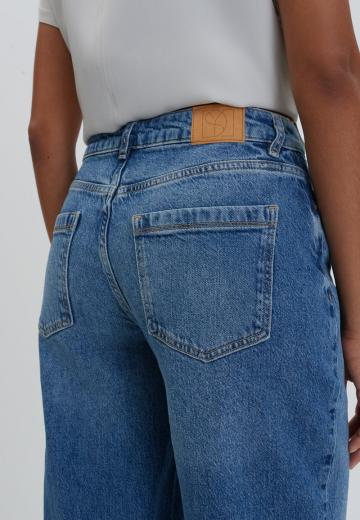 Прямые джинсы