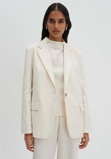 Короткое пальто