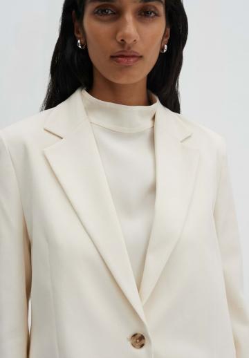 Короткое пальто