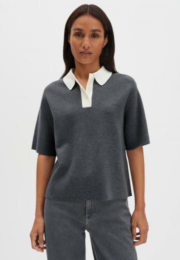 Пуловер с воротником поло