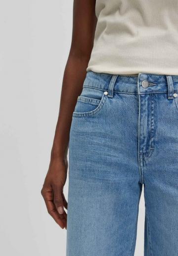 Короткие джинсы