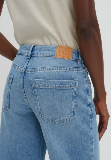 Короткие джинсы