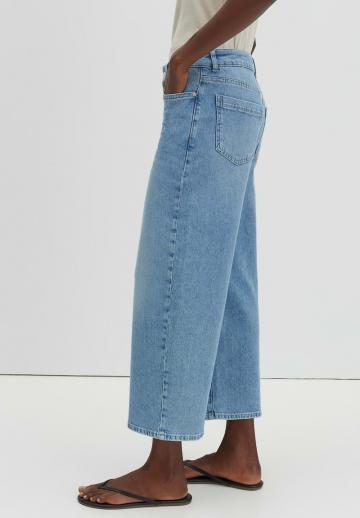 Короткие джинсы