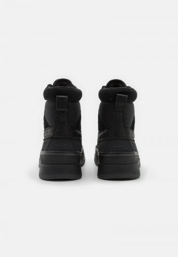 Ботинки на шнуровке