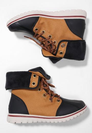 Ботинки на шнуровке