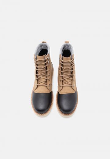 Ботинки на шнуровке