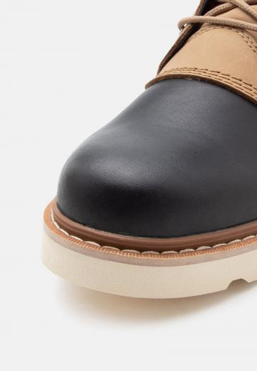 Ботинки на шнуровке