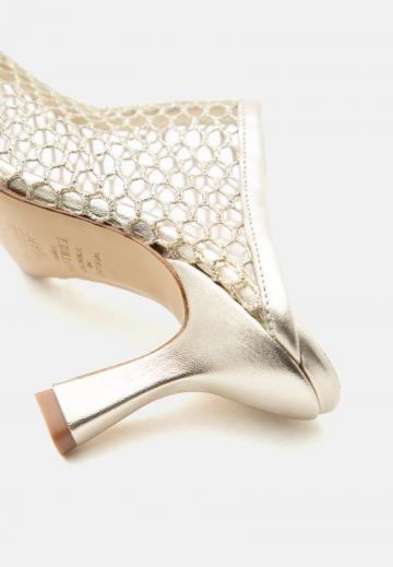 Босоножки на каблуке