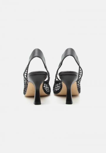 Туфли на высоком каблуке