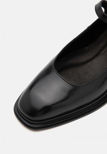 Туфли на танкетке