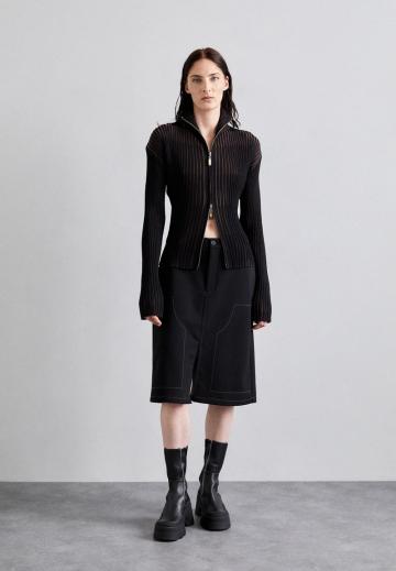 Юбка с накладными карманами