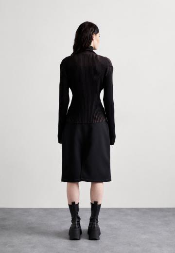 Юбка с накладными карманами