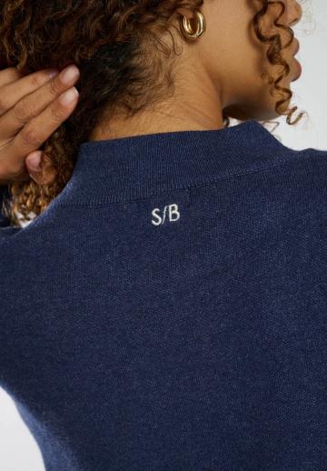 Пуловер с капюшоном