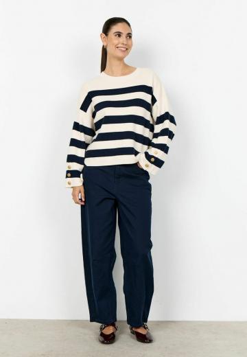 Пуловер в полоску