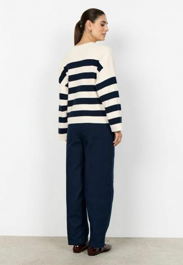Пуловер в полоску