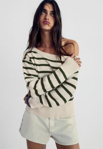 Пуловер в полоску