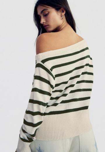 Пуловер в полоску