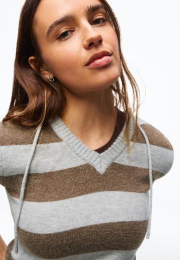 Пуловер с капюшоном