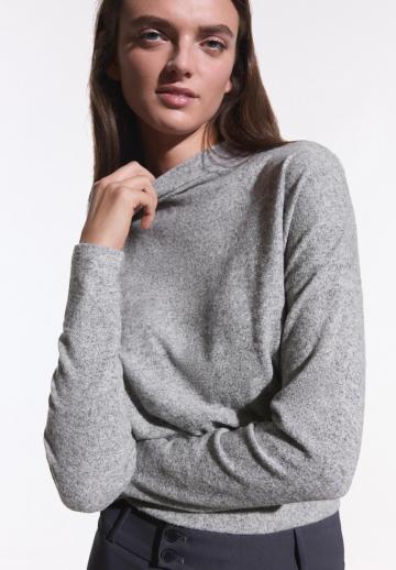 Пуловер в полоску