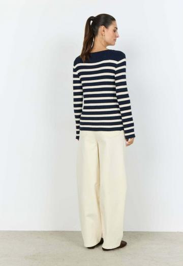 Пуловер в полоску