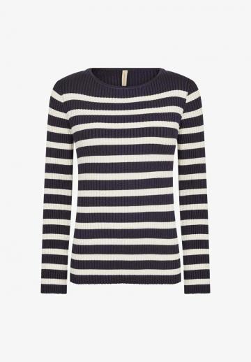 Пуловер в полоску