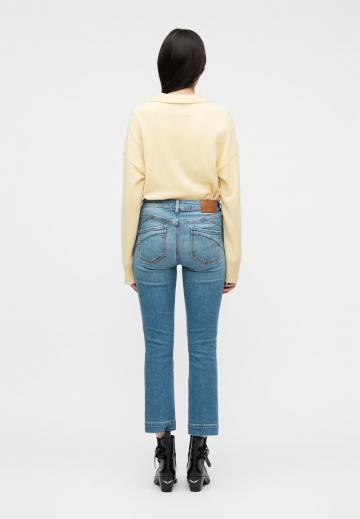 Короткие джинсы