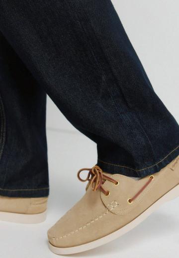 Ботинки на шнуровке