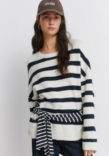 Пуловер в полоску