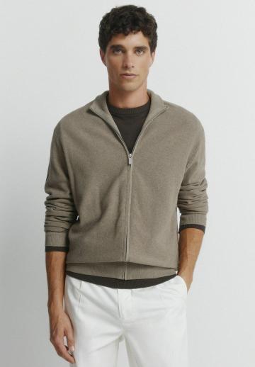 Вязаная кофта