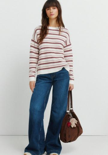 Пуловер в полоску