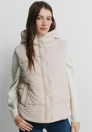 Пуховой жилет