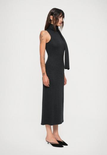 Вязаное платье