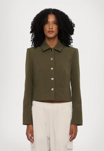 Блейзер с накладными карманами