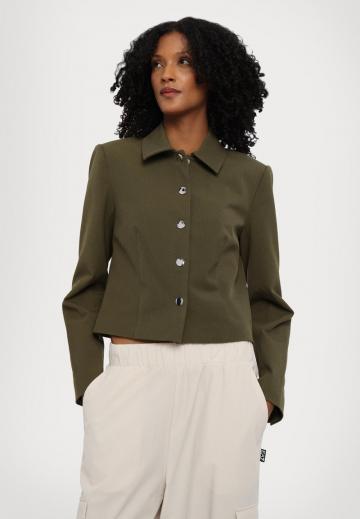 Блейзер с накладными карманами