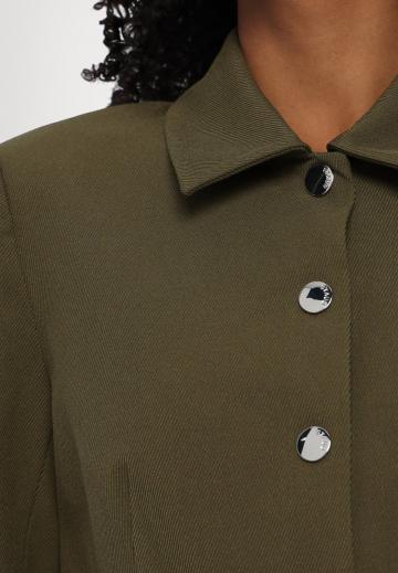 Блейзер с накладными карманами