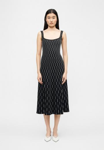 Вязаное платье