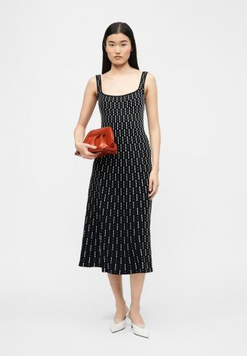 Вязаное платье