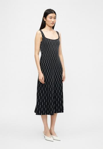 Вязаное платье