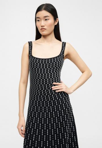 Вязаное платье