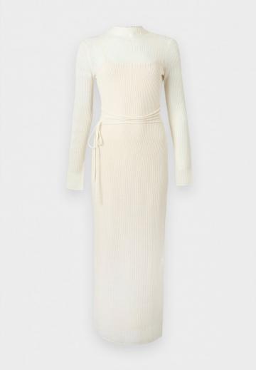 Вязаное платье