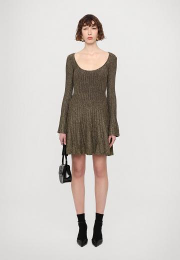 Короткое платье