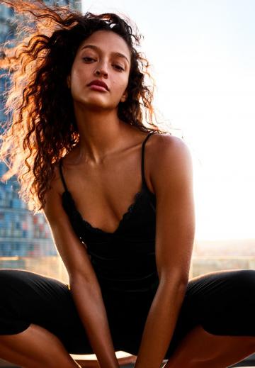 Топ на бретельках