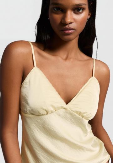 Топ на бретельках