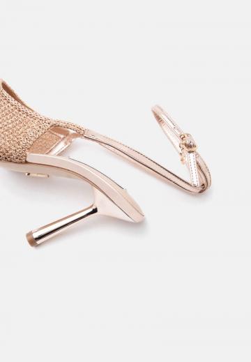 Туфли на высоком каблуке