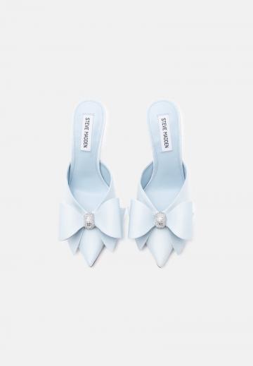 Босоножки на каблуке