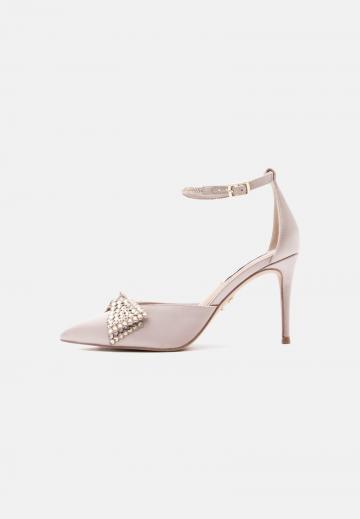 Туфли на высоком каблуке