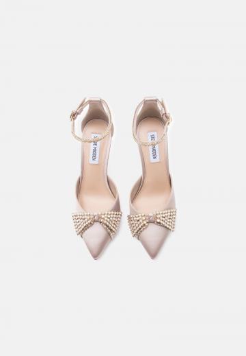 Туфли на высоком каблуке